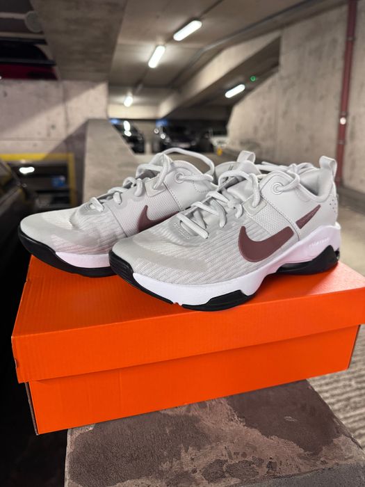 Маратонки Nike air zoom