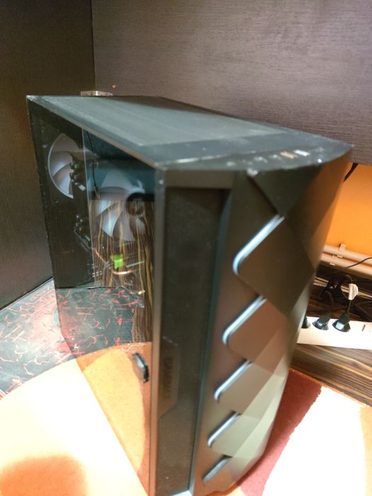 Unitate PC gaming ÎN GARANȚIE cu i5 12400f și RX6600