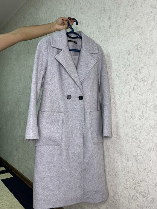 Qishga qalin paltolar kulirang ga bejeviy