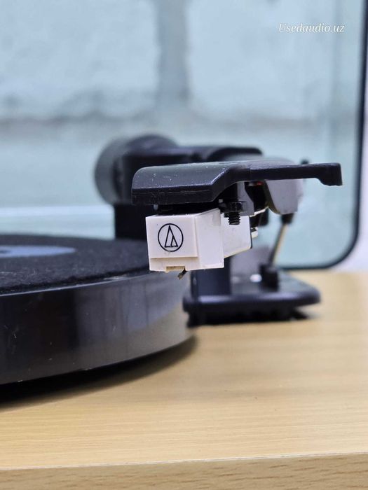 Виниловый проигрыватель Lenco L-30.