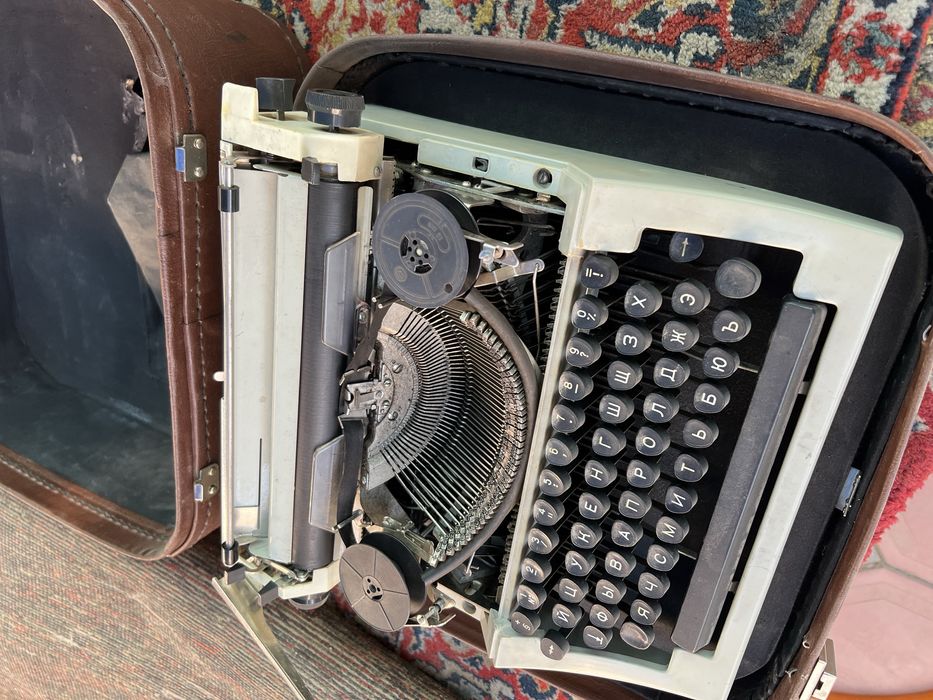 Продаю антикварную пищушаю машинку