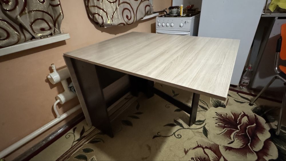 Продам стол книжку