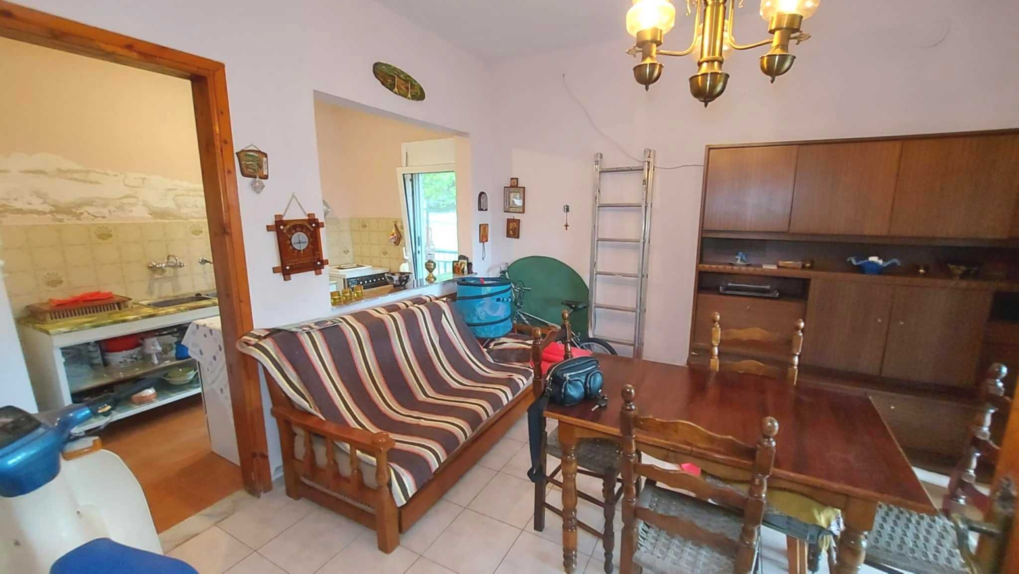 Продава къща с площ 79 м2 и двор 200 м2 в Аспровалта, Гърция