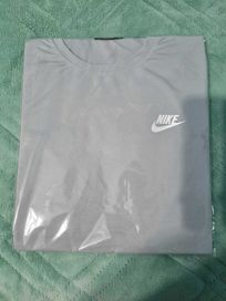 тениска на Nike.