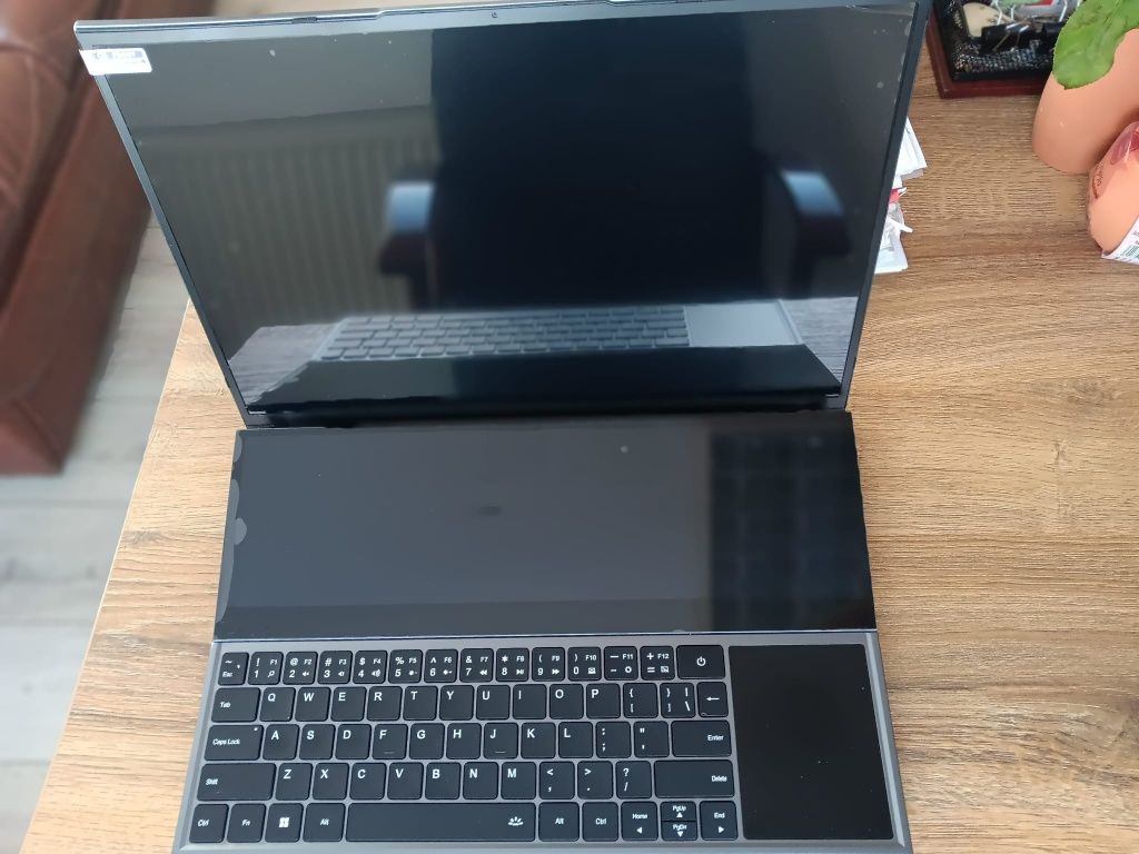 Laptop gaming dual screen
