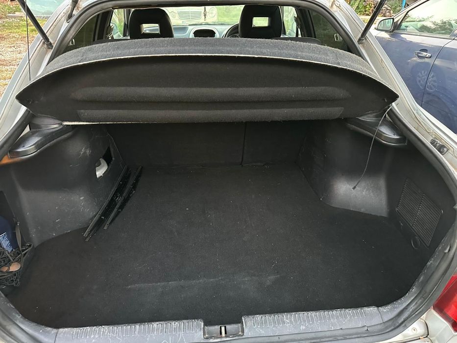 Autoturism cu volan pe dreapta