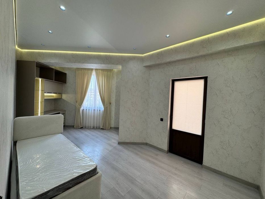 Продается 4 ком. Квартира площадью 112 кв.м. Адрес СамАвто