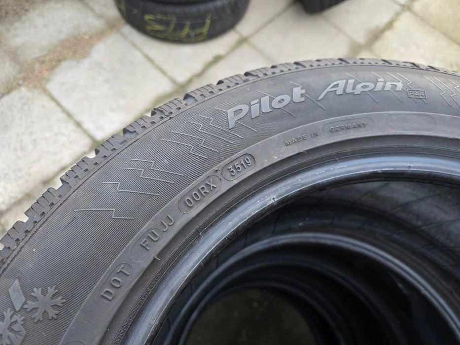 4бр Зимни гуми 235 55 17 - Michelin