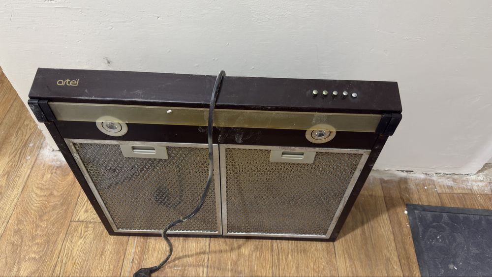 Ishlaydigan holatda gaz plitasi va dudburonni sotaman.