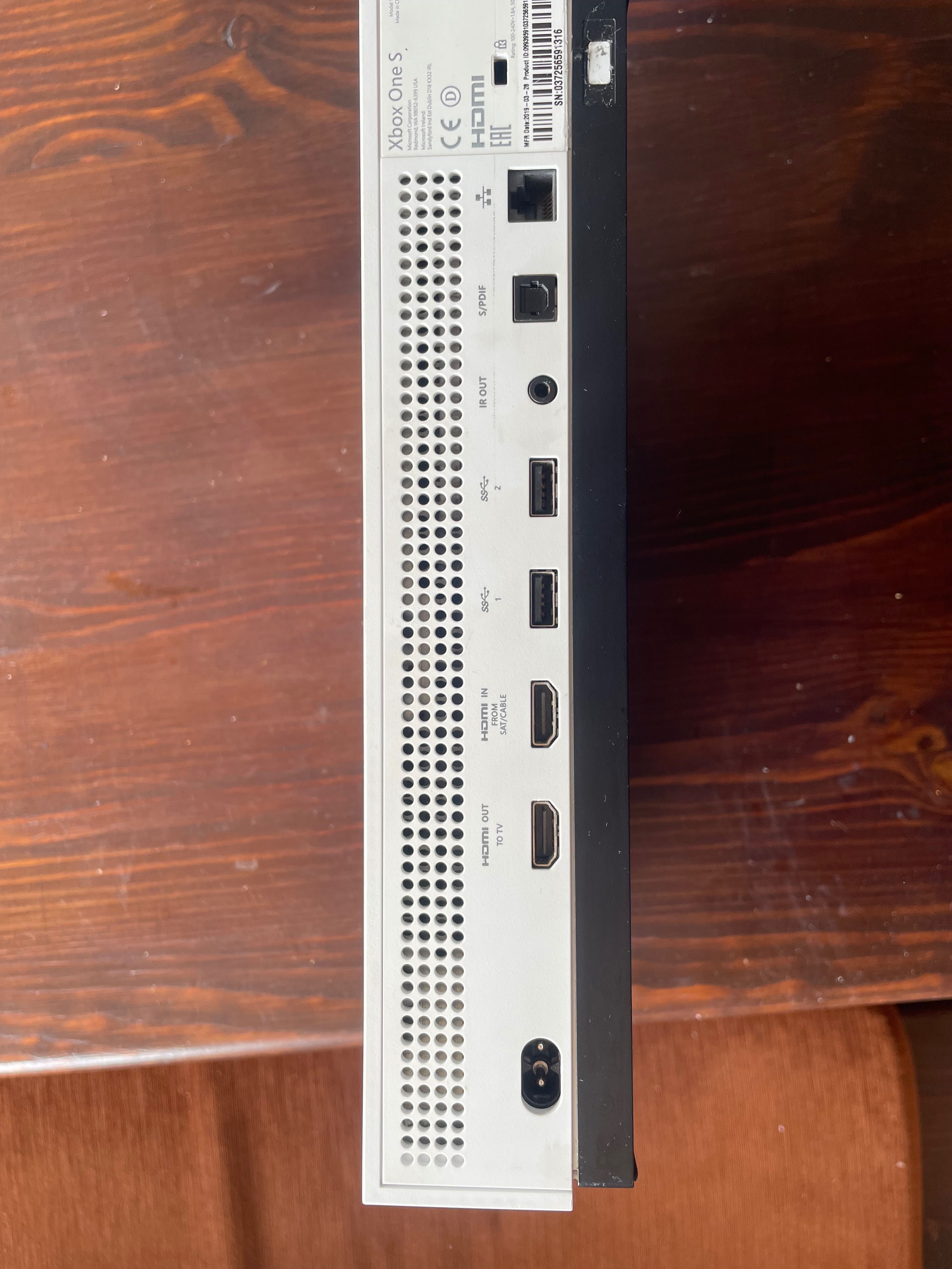Спешно!!! Xbox one s с волан, мишка и клавиатура!