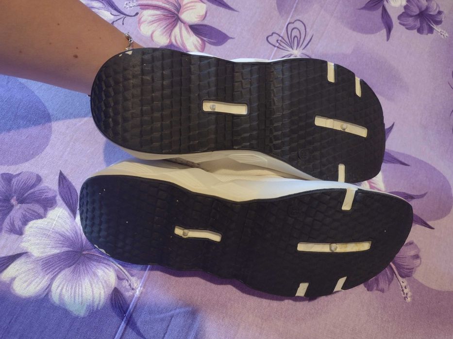 Нови дамски маратонки 39 номер