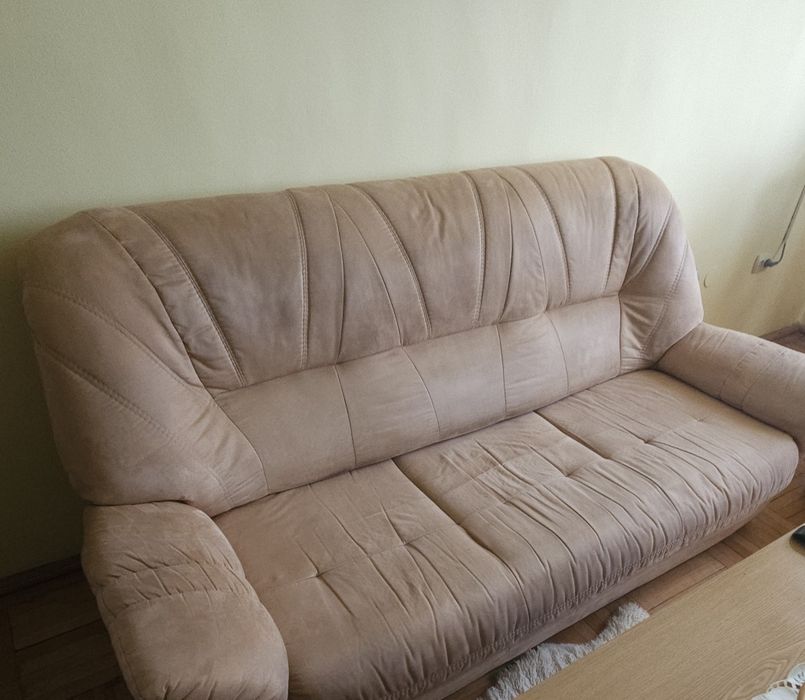 Set canapea extensibilă 3 locuri + 2 fotolii , piele întoarsă bej .