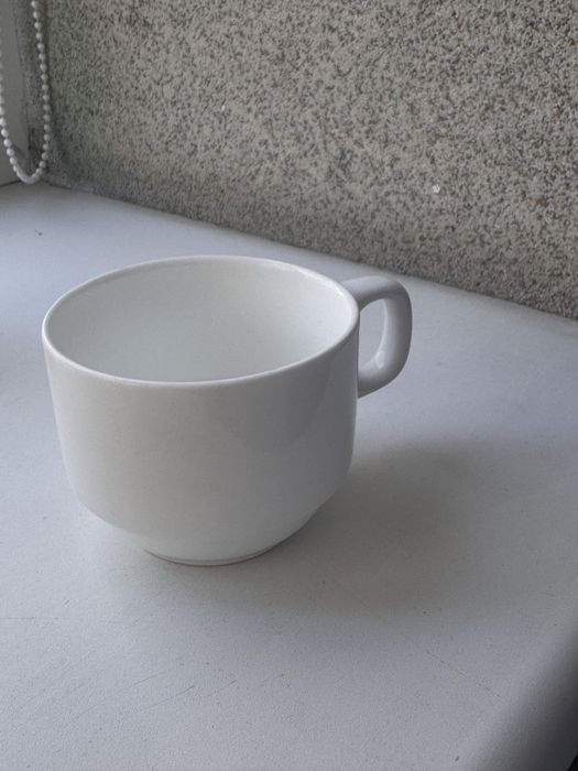 Белые чашки под кофе