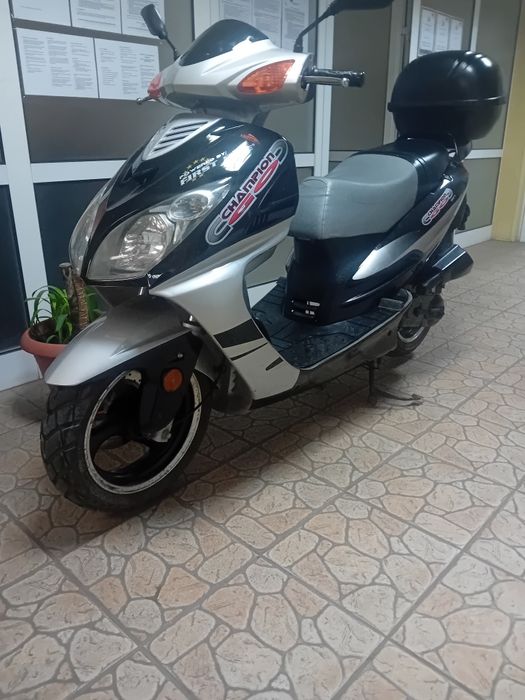 Scuter aproape nou 50 4t