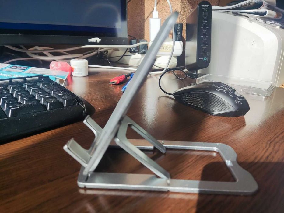 Нова стойка за телефон за бюро