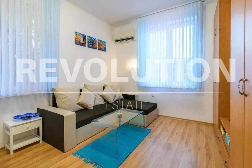 Двустаен апартамент в района на Гръцка махала!