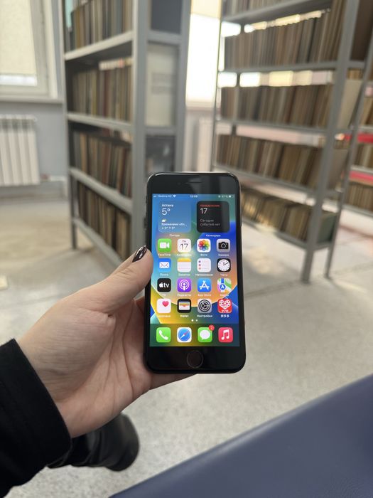 Iphone 8 • 64 GB • Black