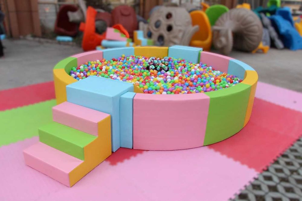 Loc de joacă complet pt interior – Echipamente NOI, niciodată montate