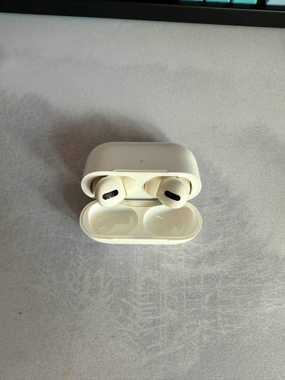 Наушники AirPods Pro