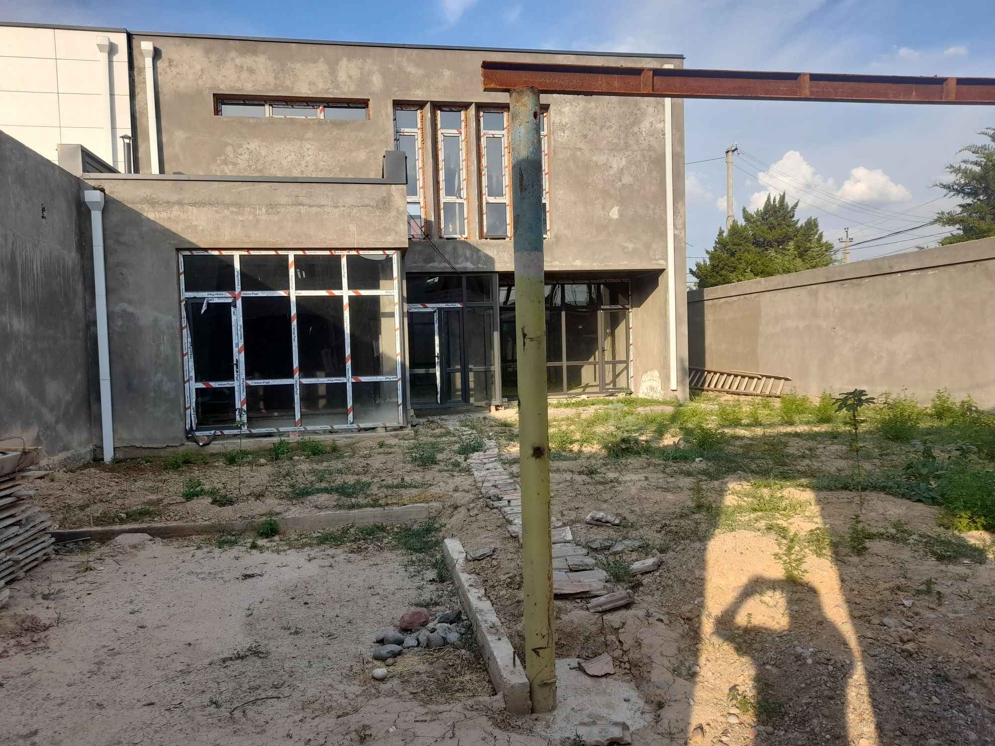 Qibray markazida yangi uchaska sotiladi