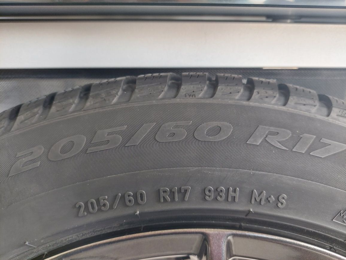 Зимни гуми 205/60/17 Pirelli