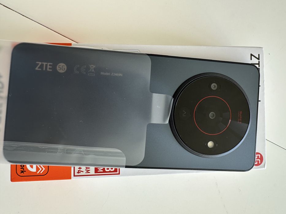 телефон ZTE Blade A76