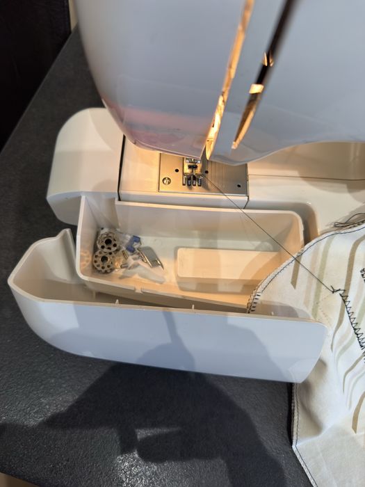 Masina de cusut festonat si butoniere TCM