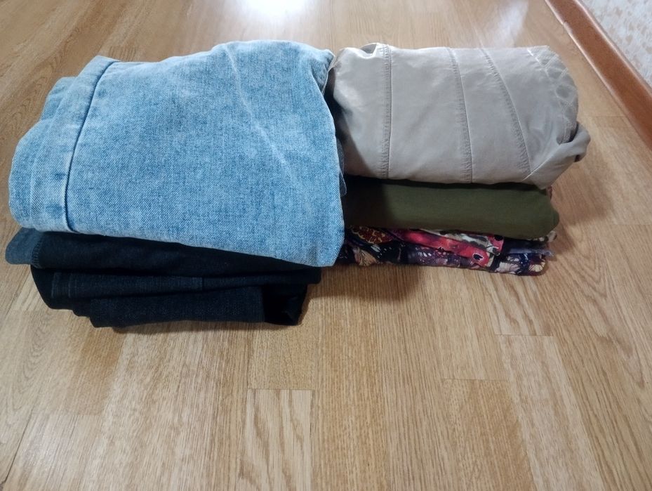 Отдам женские вещи р-н 44-46 даром