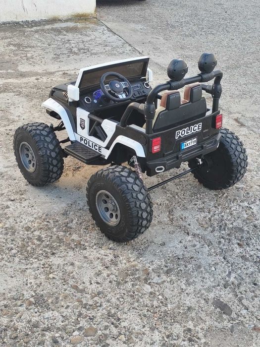 Mașinuță electrică Jeep de poliție alb/negru, ca nouă, cu telecomandă