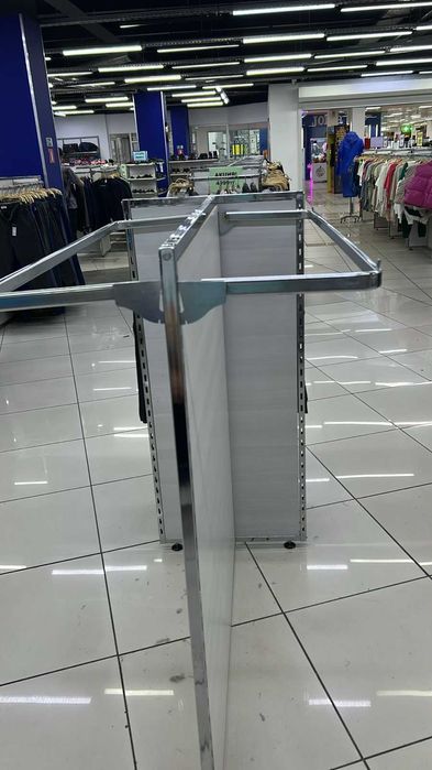 Торговое оборудование - стойки для одежды