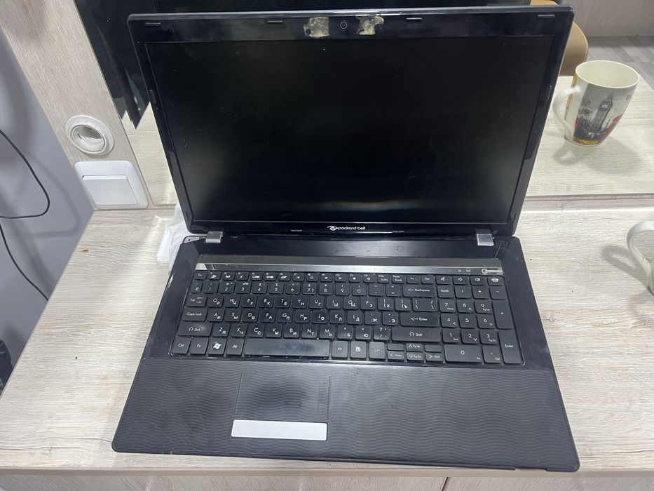 Старый ноутбук ( на запчасть)