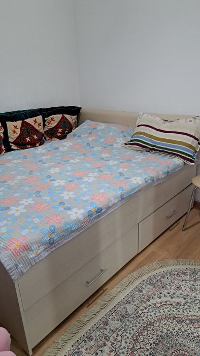 Кровать с матрасом