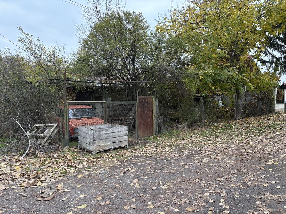 УПИ  дворно място 575 кв ТОК ,ВОДА ,КАНАЛ