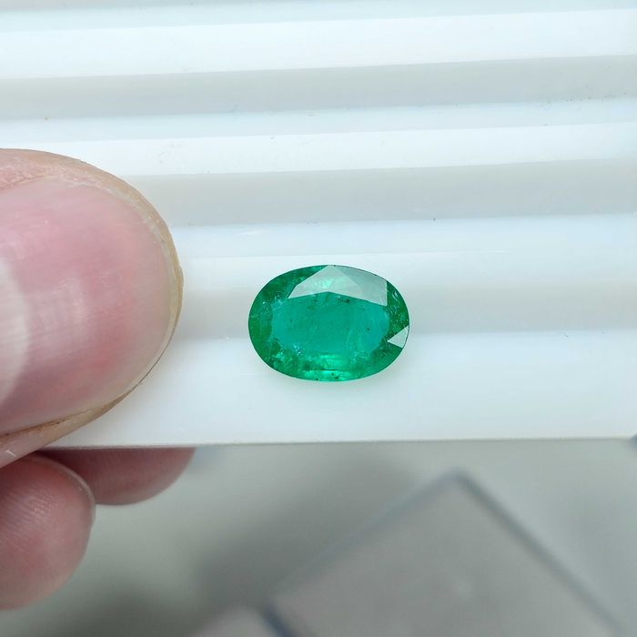 Естествен изумруд 2.39 ct