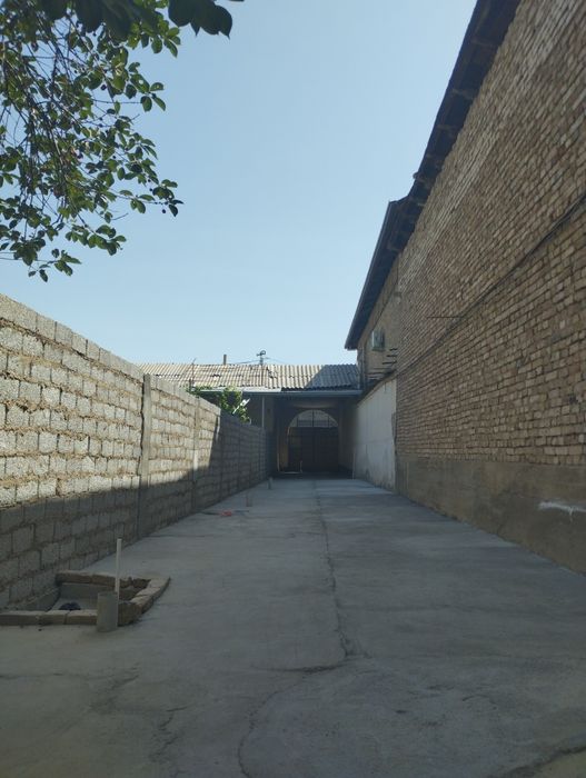 Uy joy sotiladi yer narhida 13.5 soth bolip ham sotiladi