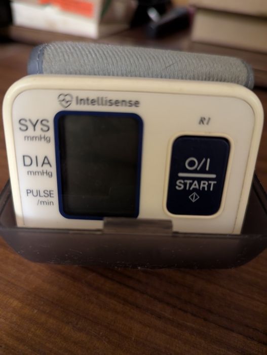 Автоматический тонометр на запястье Omron R1