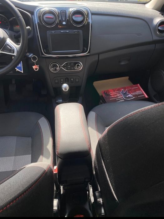 Cotiera auto pt Dacia Logan Sandero neagra + cusatura rosie sau neagra