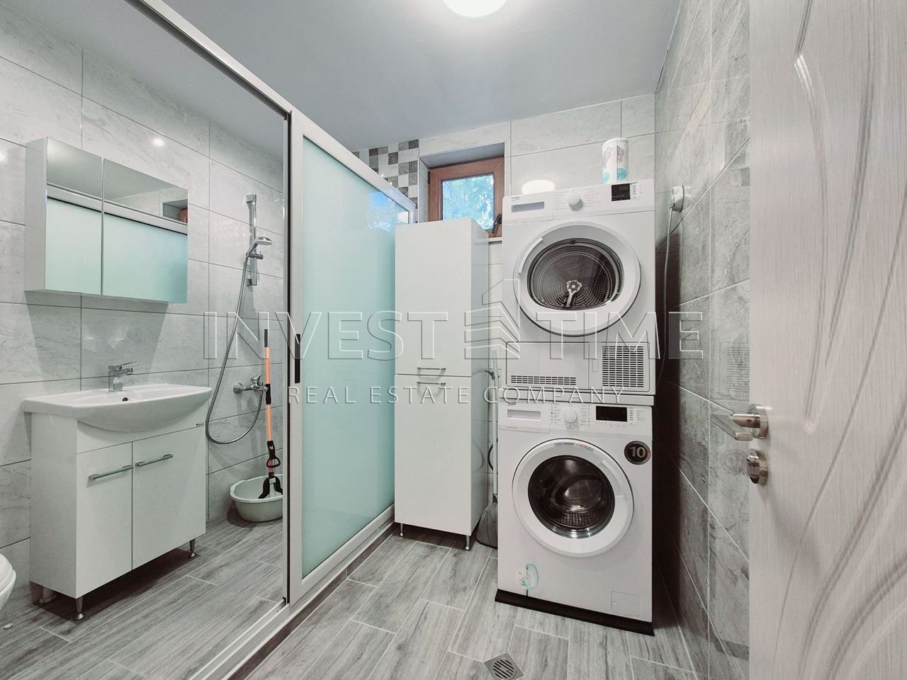 Дава се под наем Тристаен апартамент в Варна, Бриз - 80 кв.м за 765 € - Снимка #8