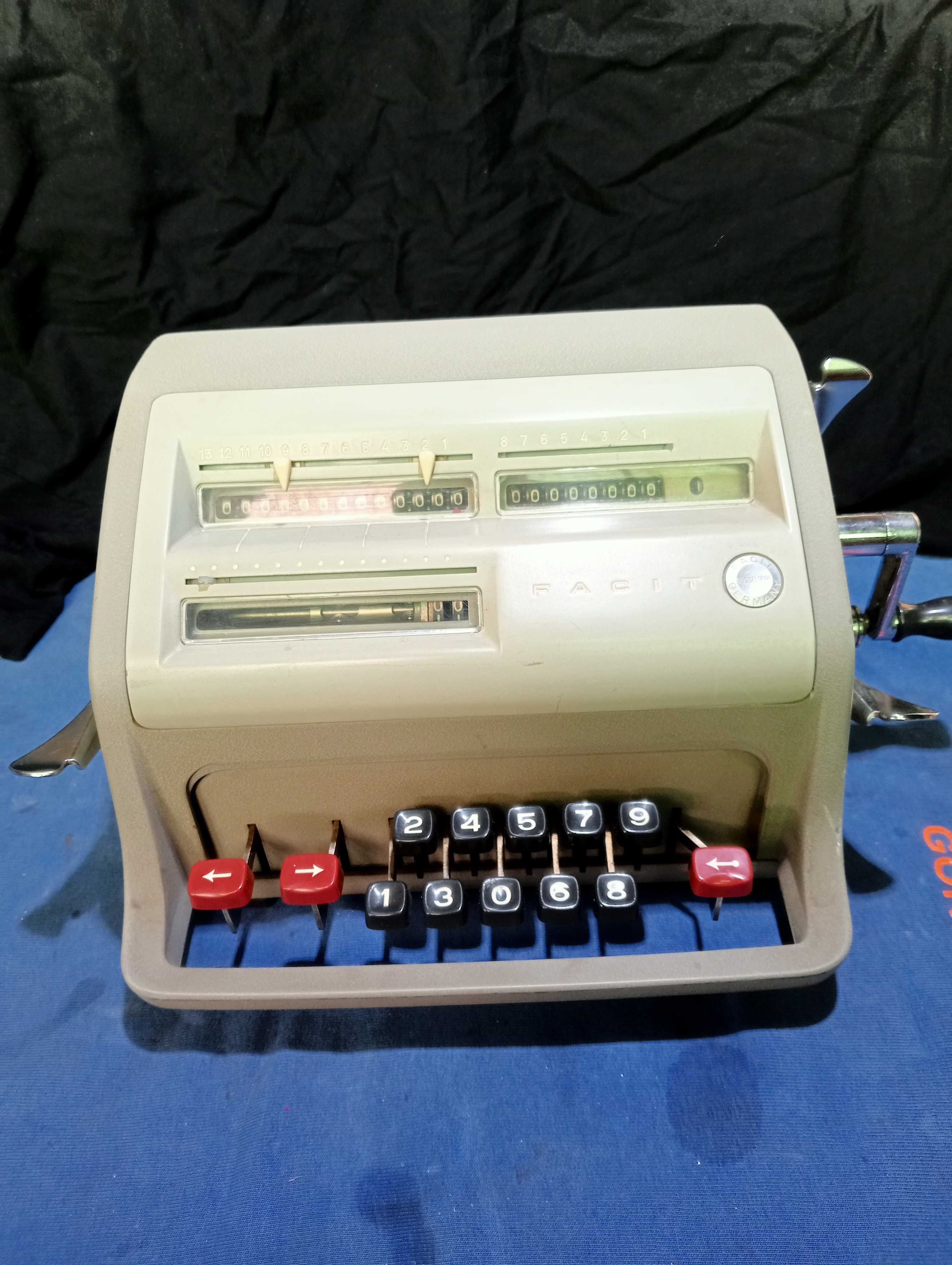 Vind calculator mecanic FACIT C1-13 vintage