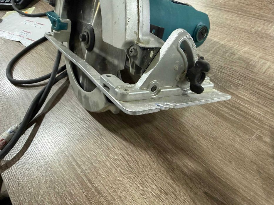 Makita ръчен циркуляр HS7601