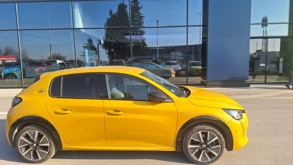 Пежо / Peugeot E 208 GT ЕЛЕКТРИЧЕСКИ с гаранция на батерията до 2029г