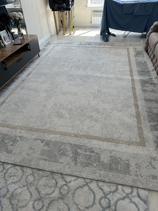 Продаются ковер в гостиную