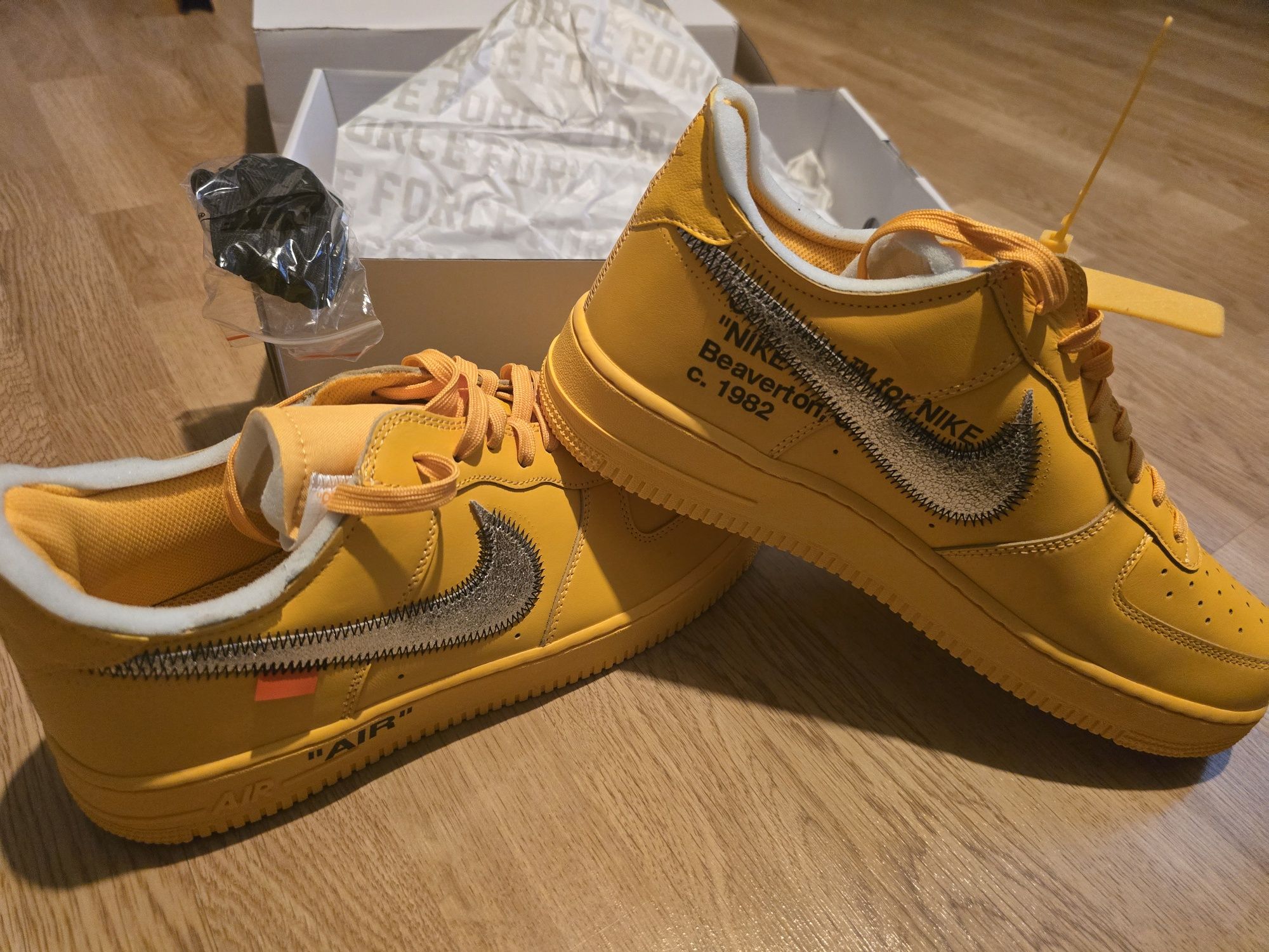 NIKE Air Force University Gold Off-White