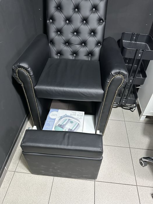 Педикюрен стол чисто нов