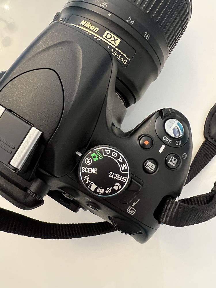 Nikon DSLR model D5100 aparatul este NOU