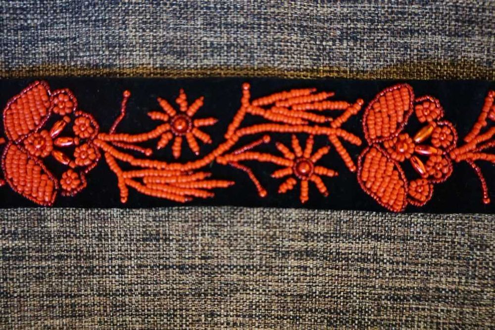 Brau cusut manual cu margele , curea traditionala cu margele pt femei