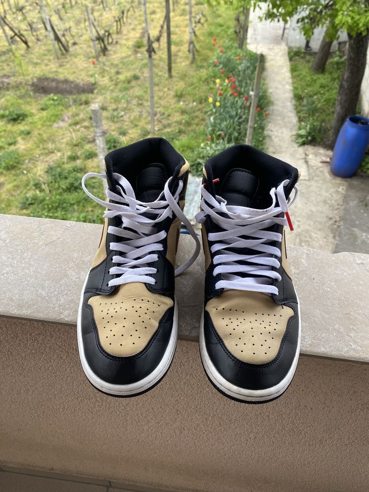 Nike jordan 1 mid