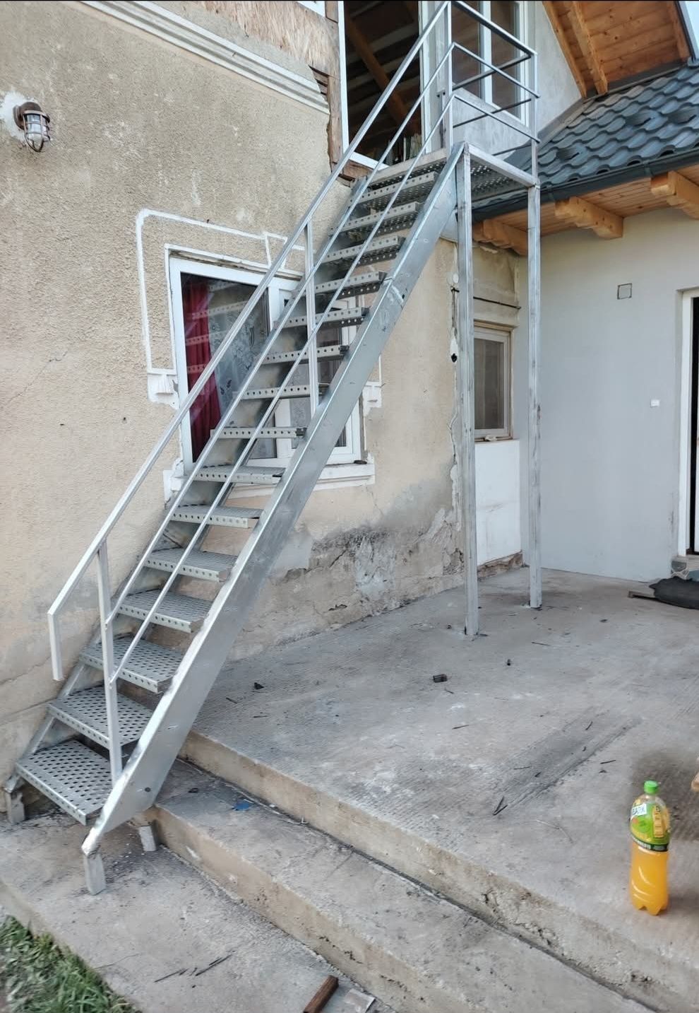 Scara zincate la comanda în toată tara oferim și montaj