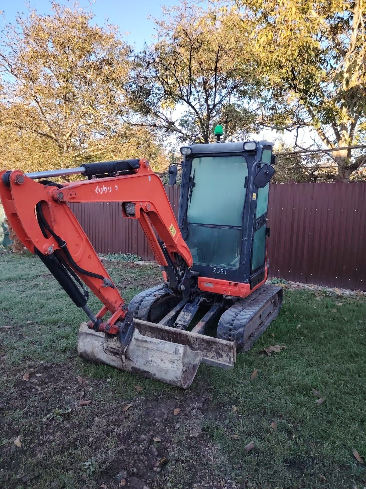 Inchiriez/Inchirieri miniexcavator de 3t + Picon