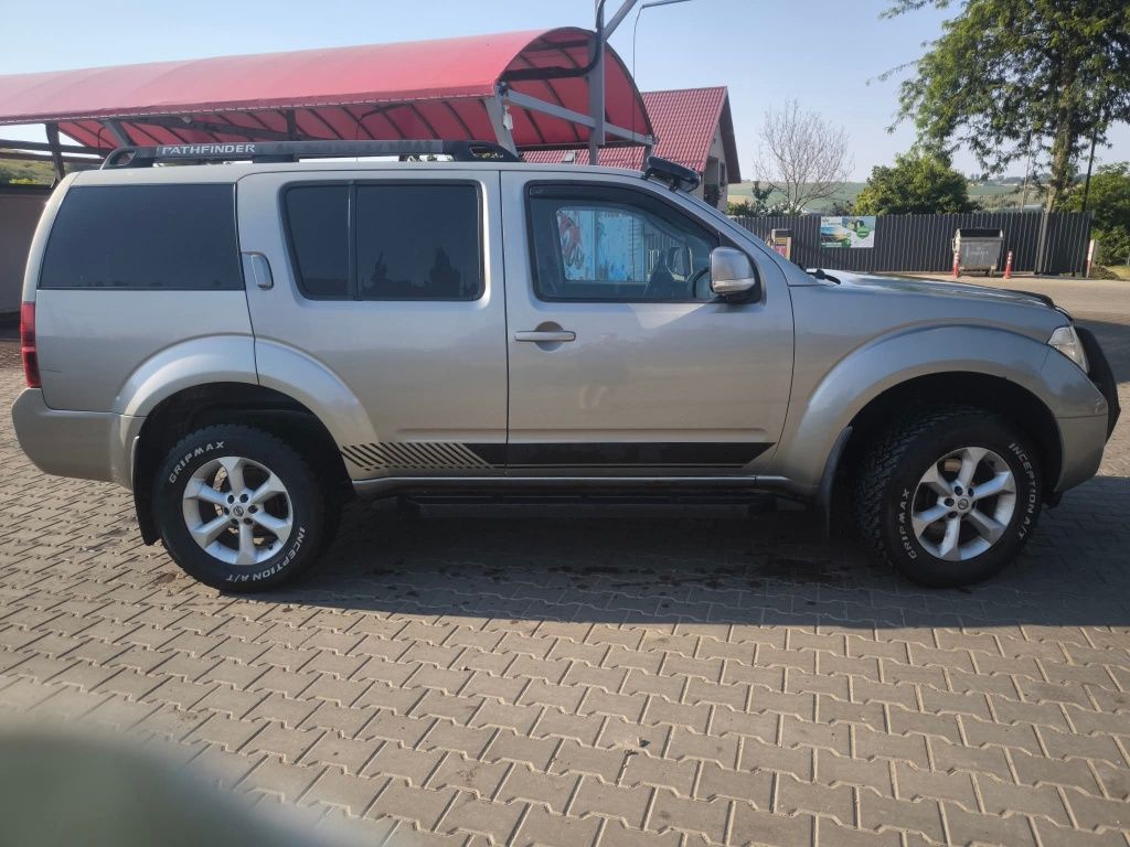 Nissan Pathfinder 4x4
